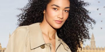 Olivia Dean Is the Face of Burberry's Newest Perfume